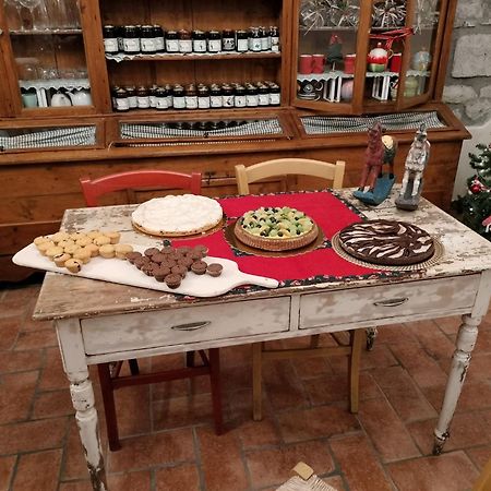 Alla Porta Di Sotto B&B Fivizzano Eksteriør billede