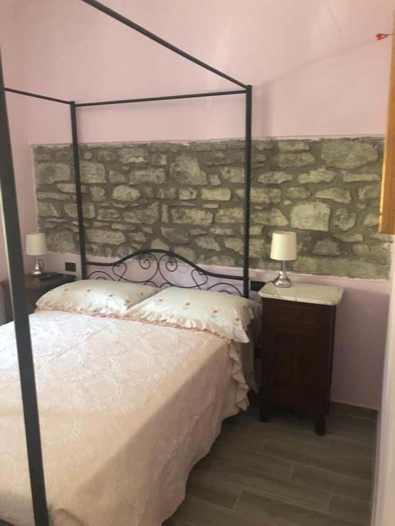 Alla Porta Di Sotto B&B Fivizzano Eksteriør billede